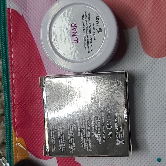 7 Piece Makeup Bundle - Picture 6 of 8